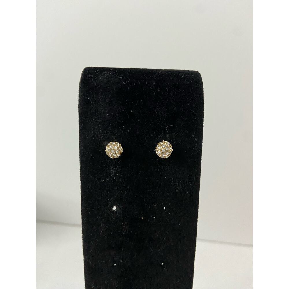Round stud earrings
